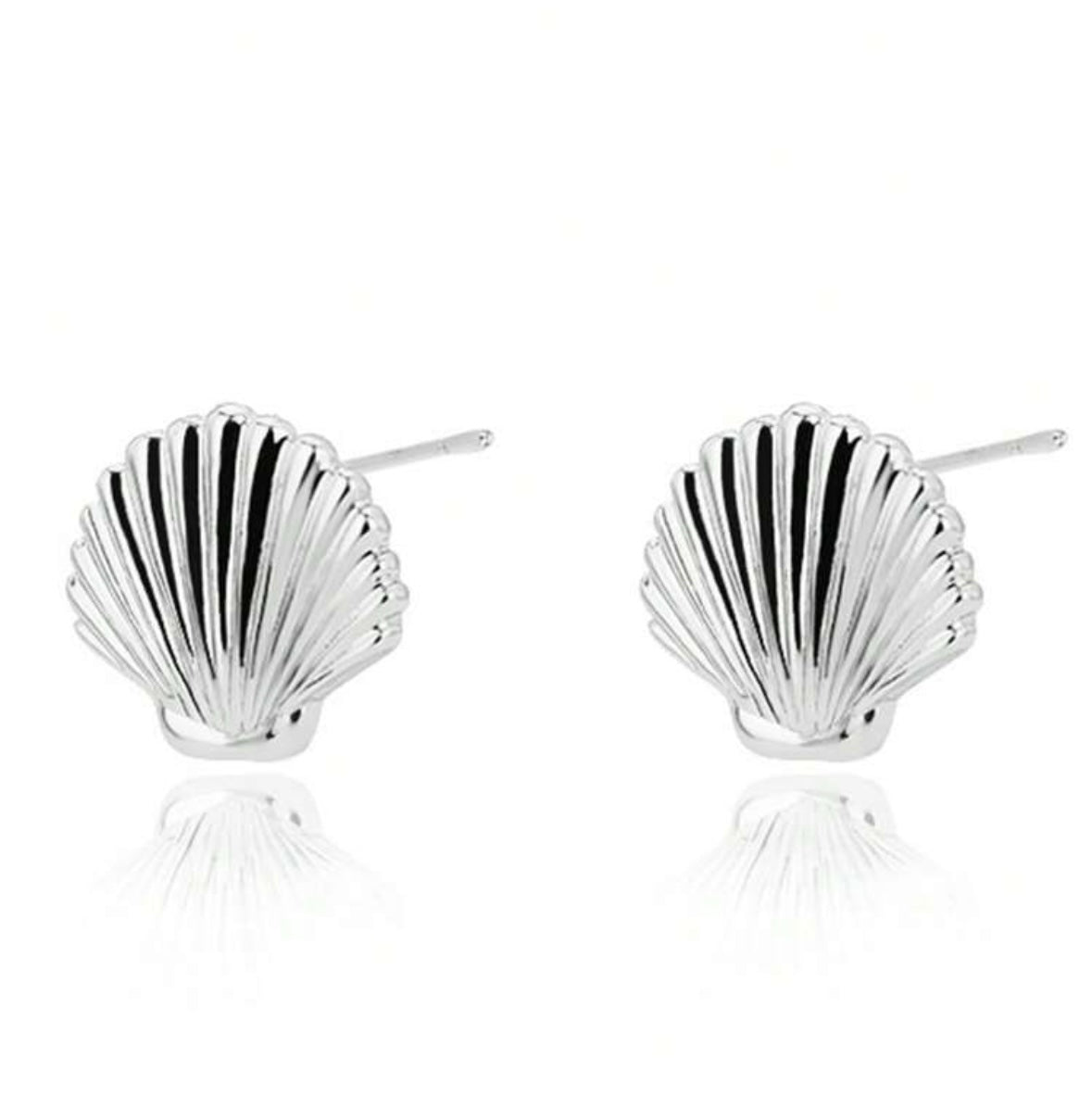 Seashell Stud Earrings (Silver)