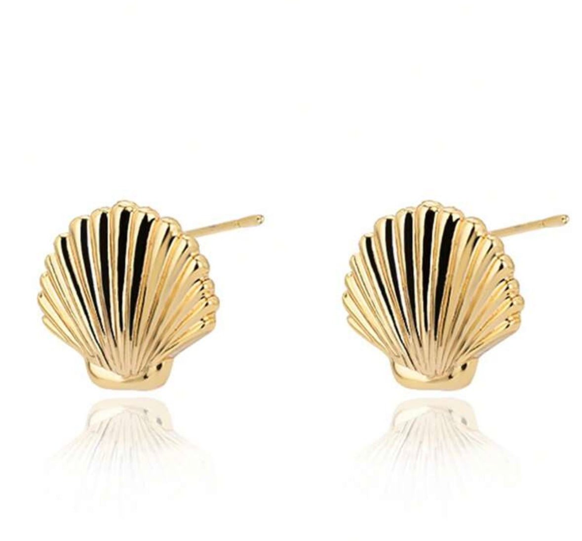 Seashell Stud Earrings (Gold)