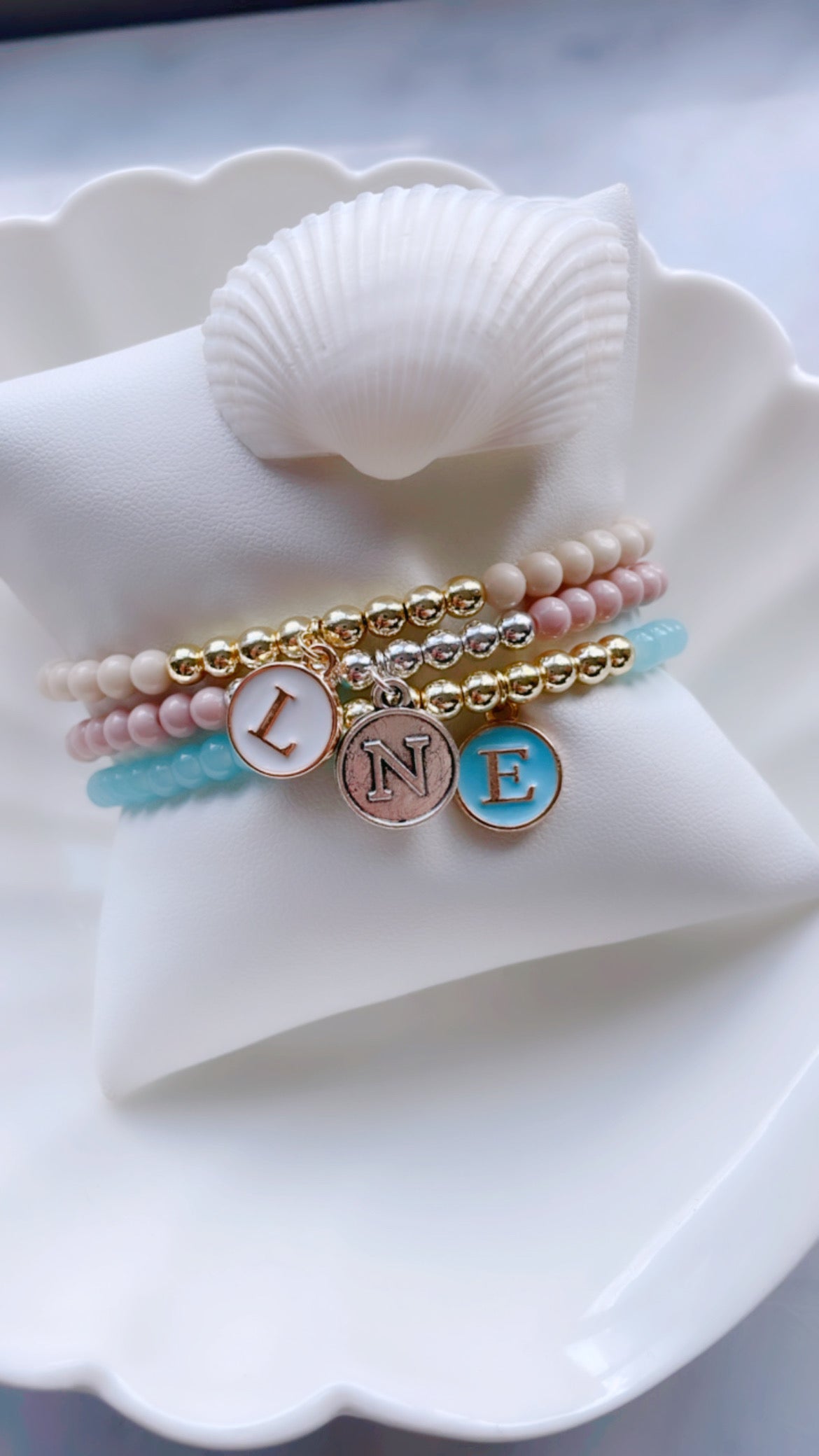 Bracelet à breloques initiale