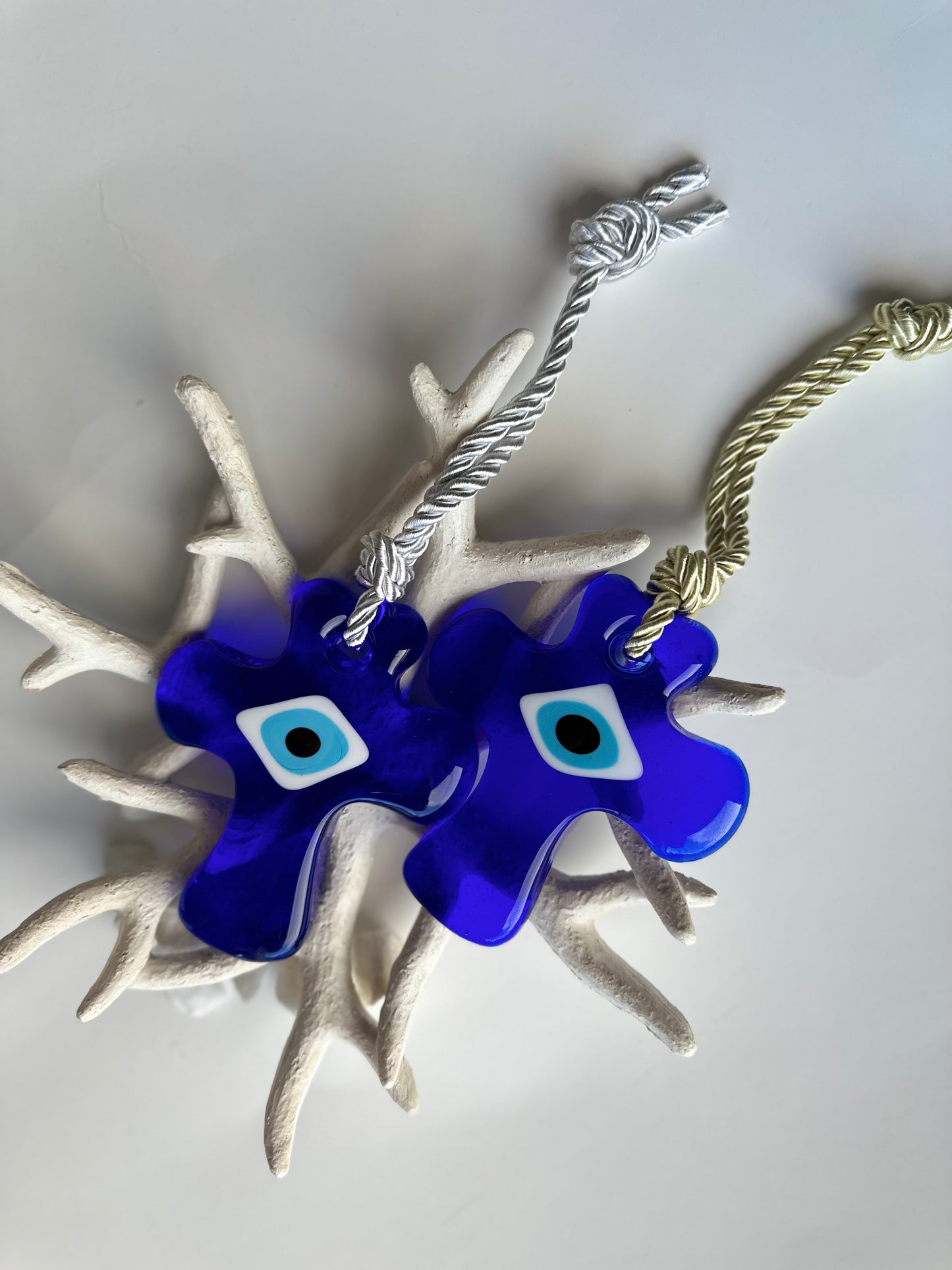 Croix mauvais œil décor à la maison