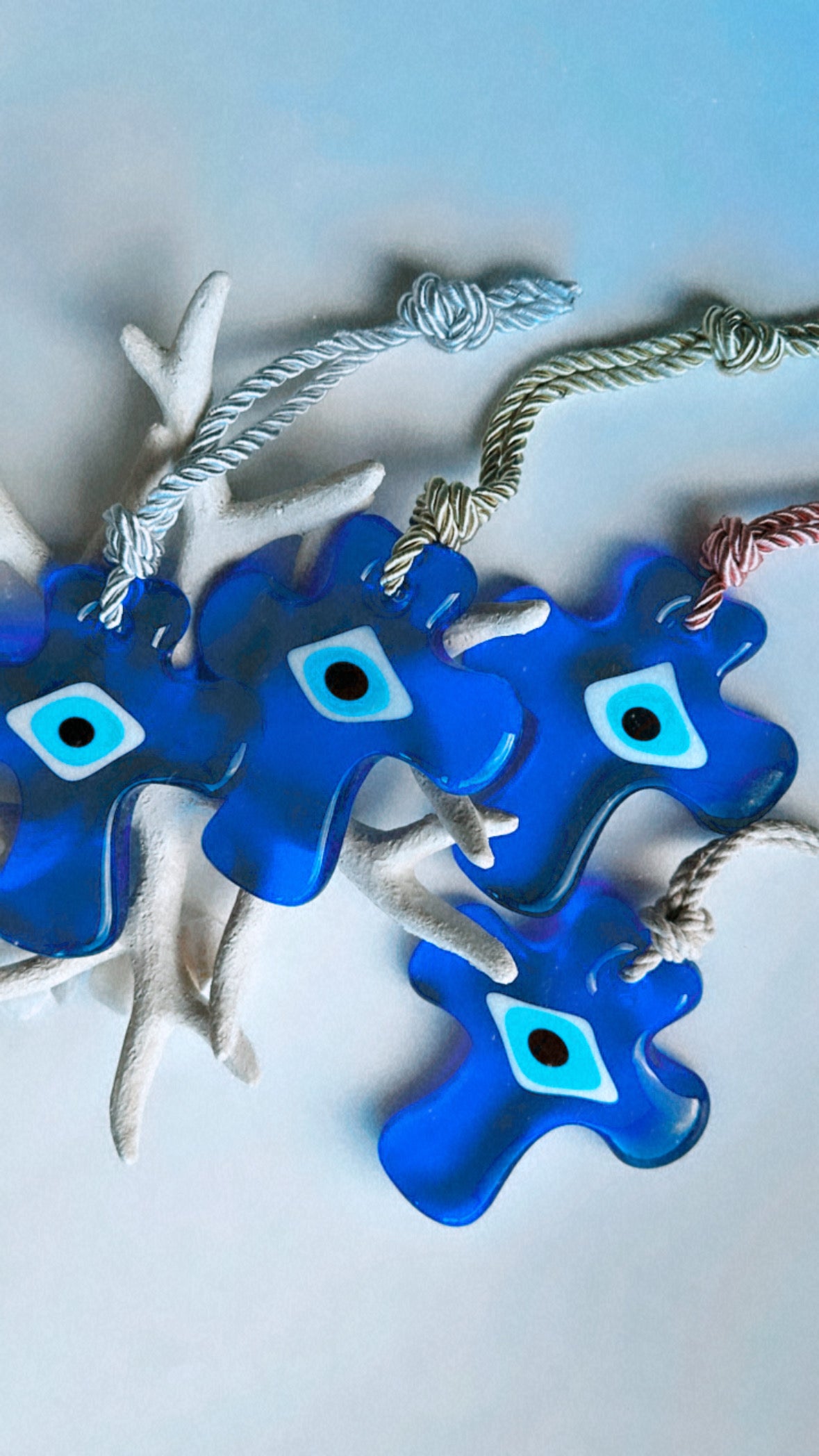 Croix mauvais œil décor à la maison
