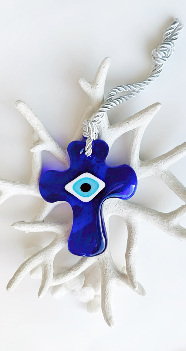 Croix mauvais œil décor à la maison