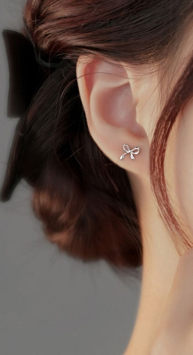 Bow Stud Earrings (Silver)