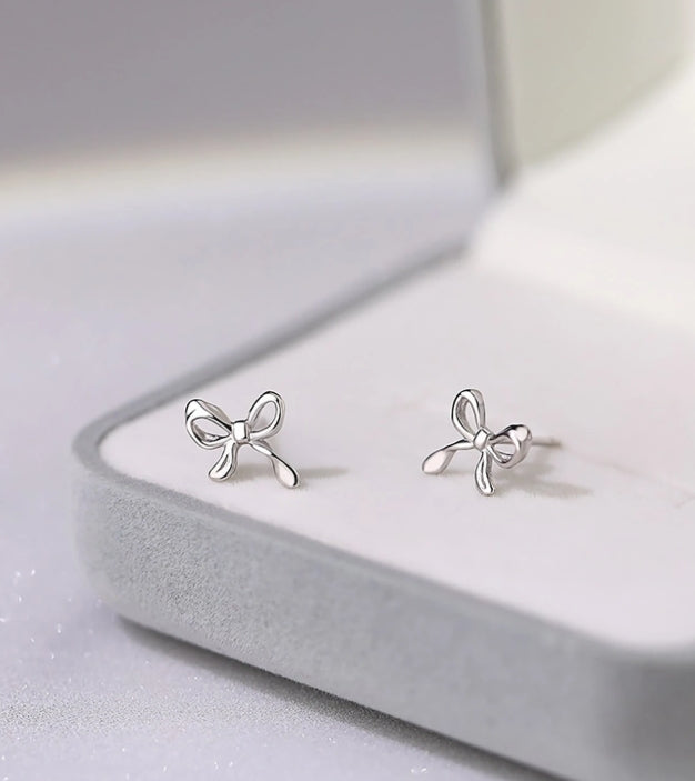 Bow Stud Earrings (Silver)