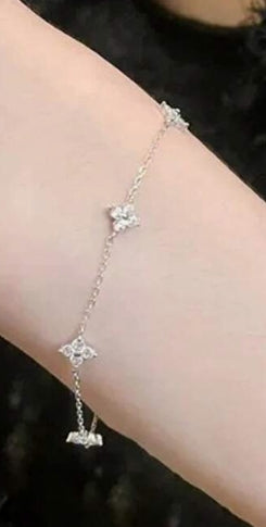 Dainty Clover Chain Bracelet (Silver)